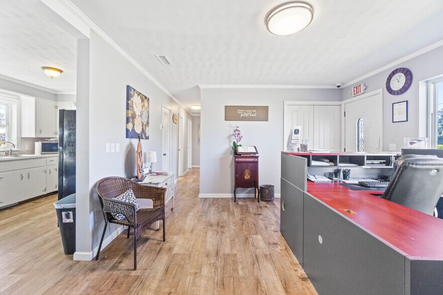 More Photos Of 1213 Main St, Chipley Office For Sale