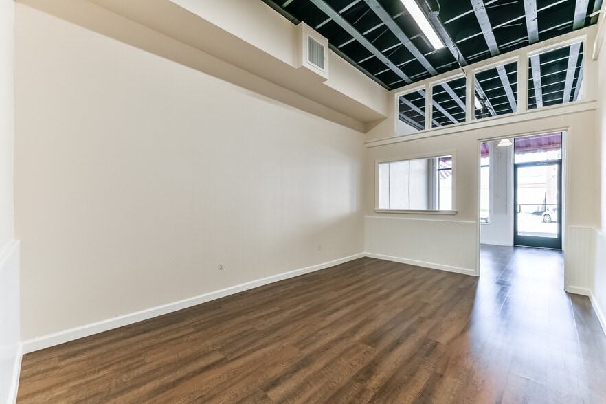 More Photos Of 121 W Sealy St, Alvin Freestanding For Sale