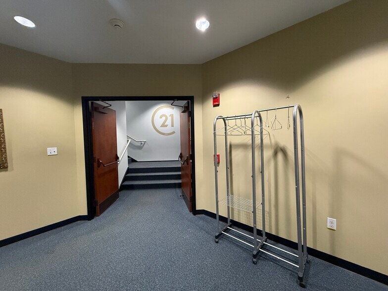 More Photos Of 700 Washington St, Columbus Office For Lease