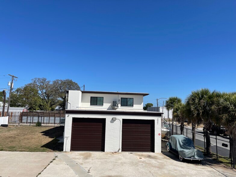 More Photos Of 2501 6th Ave S, Saint Petersburg Flex For Lease