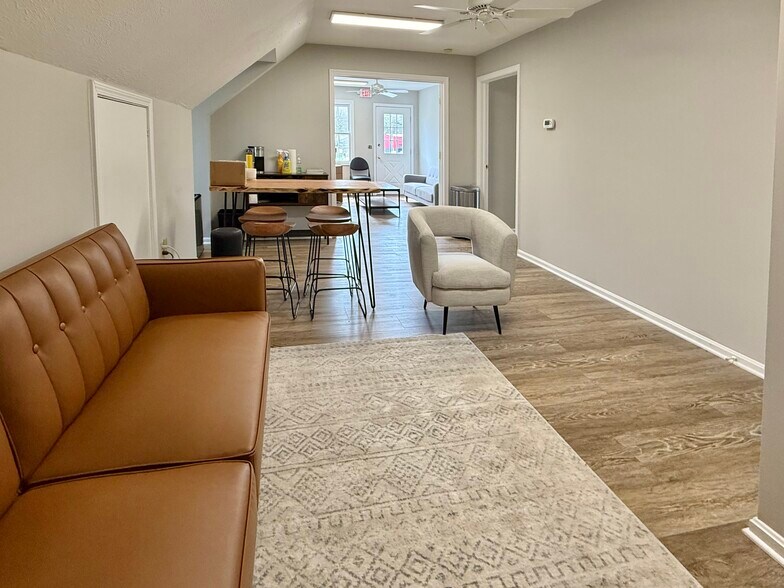 More Photos Of 512 E Washington St, Chagrin Falls Office For Lease