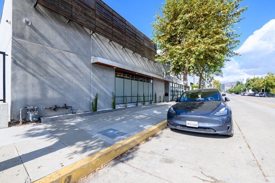 More Photos Of 923 Cole Ave, Los Angeles Loft Creative Space For Sale