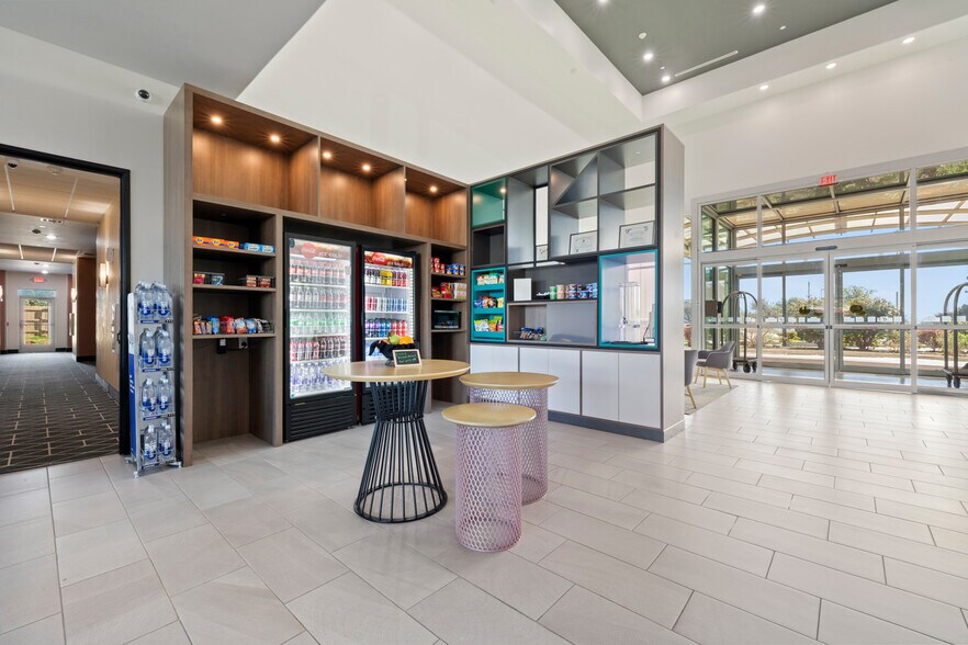 More Photos Of 300 E Central Texas Expy, Killeen Hotel For Sale