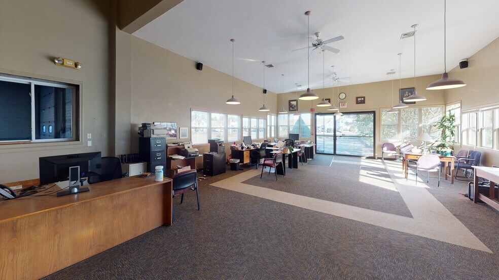 More Photos Of 34 Lafayette Rd, North Hampton Freestanding For Lease