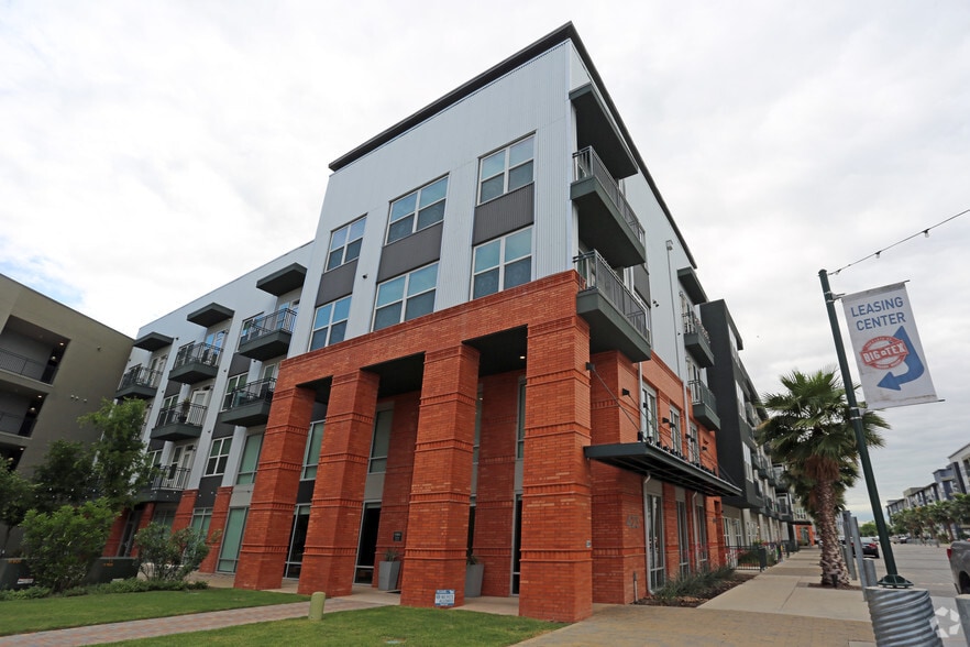 More Photos Of 423 Blue Star, San Antonio Apartments For Lease