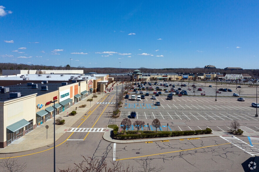 More Photos Of 622 George Washington Hwy, Lincoln Unknown For Lease