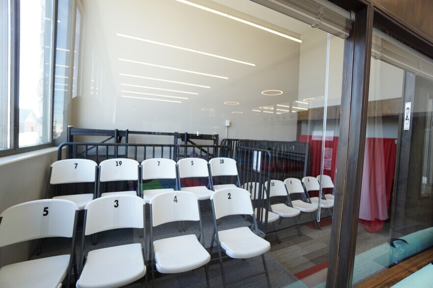 More Photos Of 401 S 7th St, Sunnyside Bank For Sale