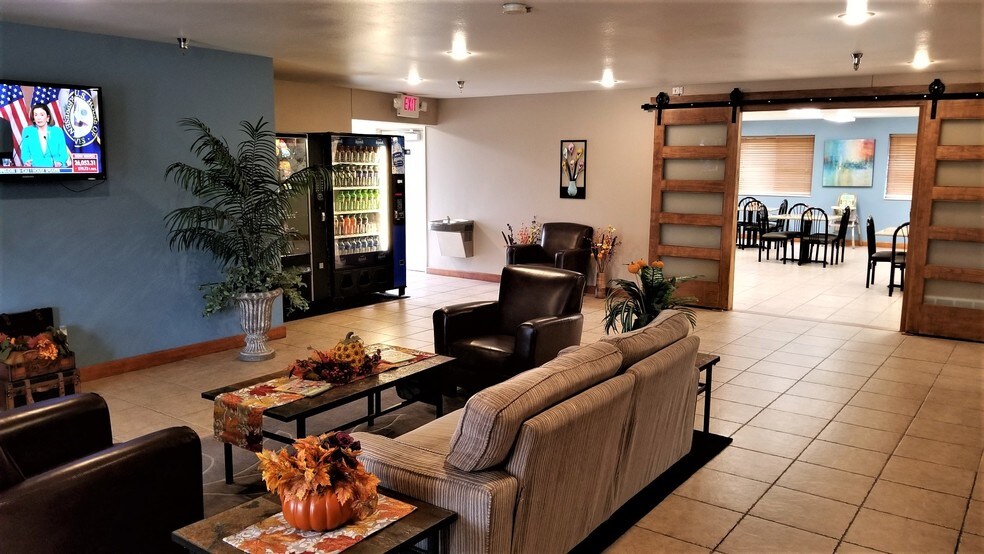 More Photos Of 1423 S US Old Highway 75, Sabetha Hotel For Sale