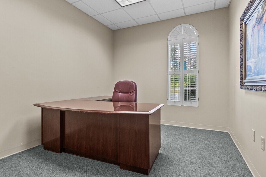 More Photos Of 239 Cedric St, Leesburg Office For Sale