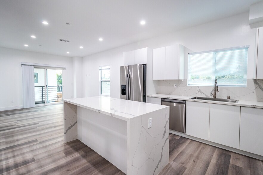 More Photos Of 2150-2154 S West View St, Los Angeles Apartments For Sale