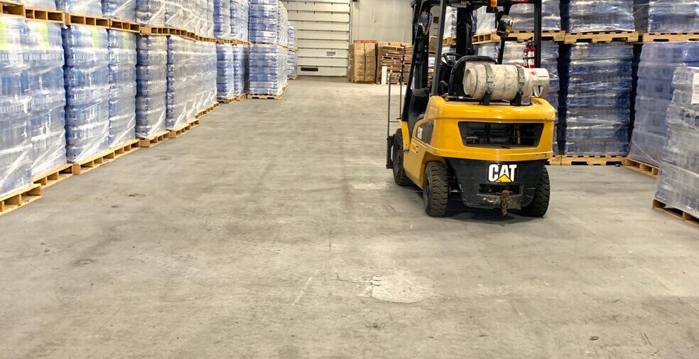 More Photos Of 431 Ch Du Lac-Clair, Senneterre Manufacturing For Sale