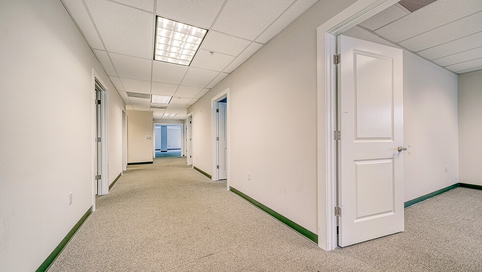 More Photos Of 7316-7320 Delainey Ct E, Sarasota Office Residential For Sale