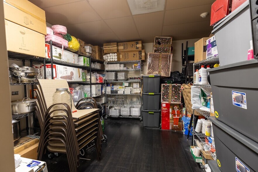 More Photos Of 8905 W Cermak Rd, Riverside Storefront Retail Office For Sale