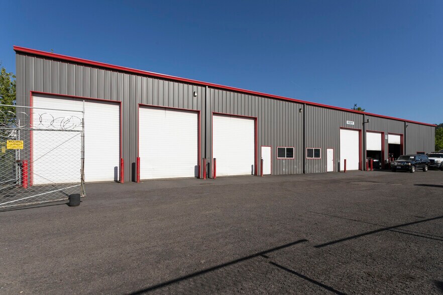 More Photos Of 11233 SE Foster Rd, Portland Industrial For Lease