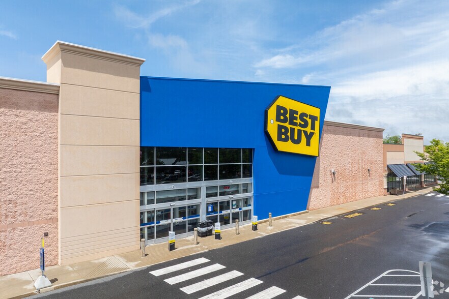 Primary Photo Of 640 N West End Blvd, Quakertown Storefront For Lease