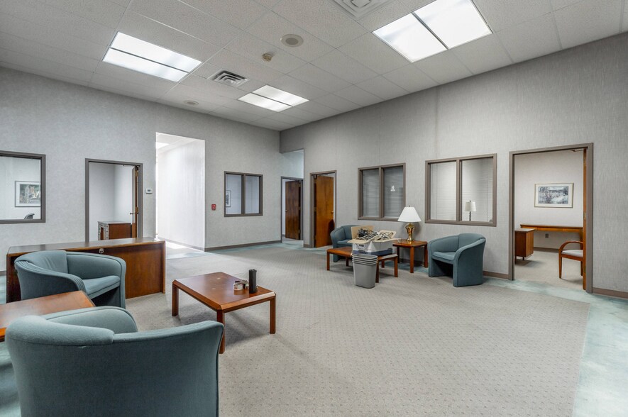 More Photos Of 1012 Riverfront Pkwy, Chattanooga Office For Sale