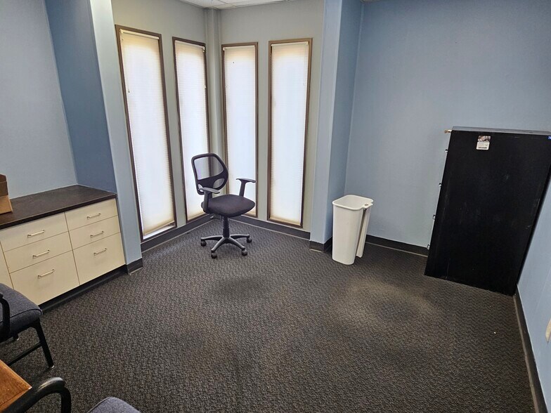 More Photos Of 97 S 4th St, Ishpeming Office For Lease