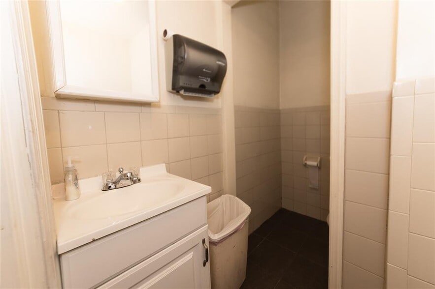 More Photos Of 375 Huguenot St, New Rochelle Religious Facility For Sale