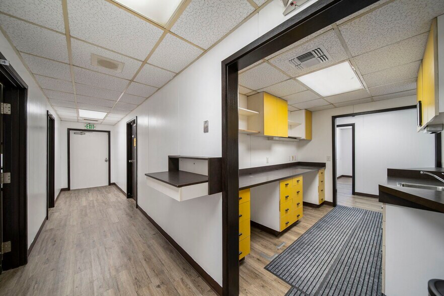 More Photos Of 700 S Main St, Grove Medical For Sale