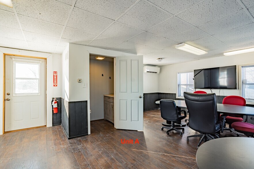 More Photos Of 8758 IN-9, Pendleton Light Manufacturing For Sale