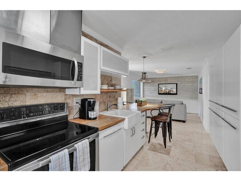 More Photos Of 3215 NE 7th St, Pompano Beach Apartments For Sale