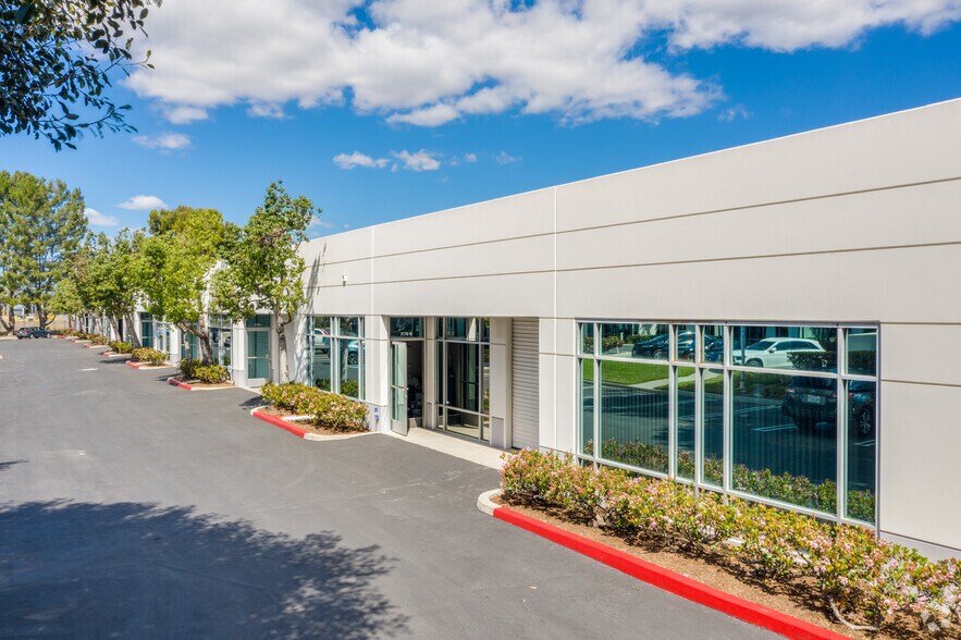 More Photos Of 208 Technology Dr, Irvine Light Distribution For Lease