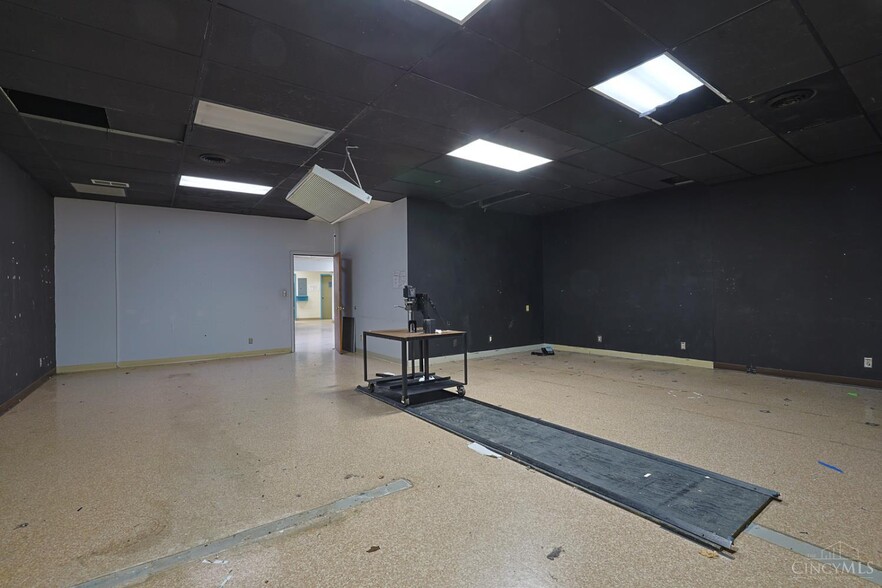 More Photos Of 2108 Central Pky, Cincinnati Loft Creative Space For Sale