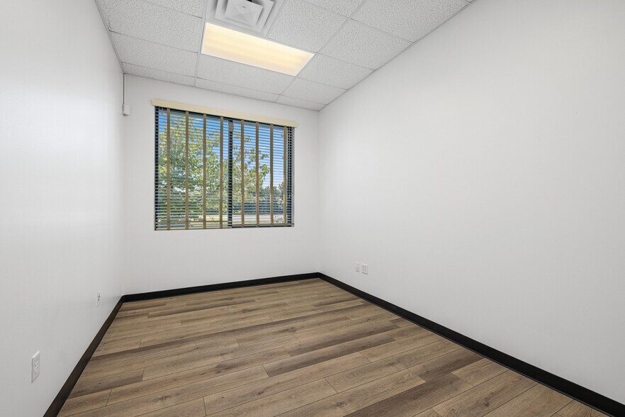 More Photos Of 190 N Bagdad Rd, Leander Unknown For Lease