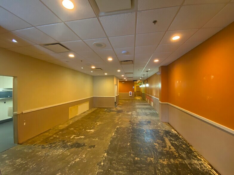 More Photos Of 61 Weaver Blvd, Weaverville Unknown For Lease