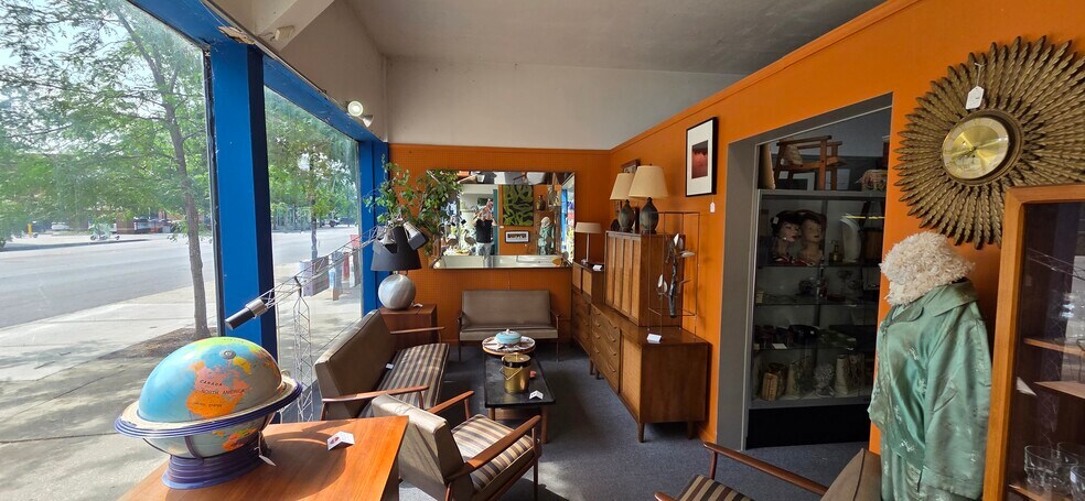 More Photos Of 6130 N Broadway St, Chicago General Retail For Sale