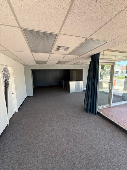 More Photos Of 2700 W Burbank Blvd, Burbank Storefront For Lease