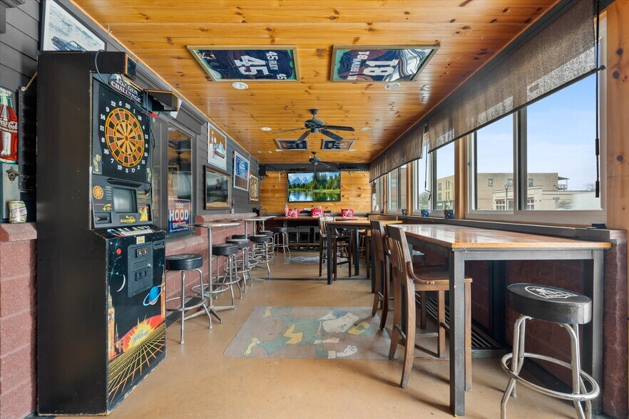 More Photos Of 212 Main St, Oneida General Retail For Sale