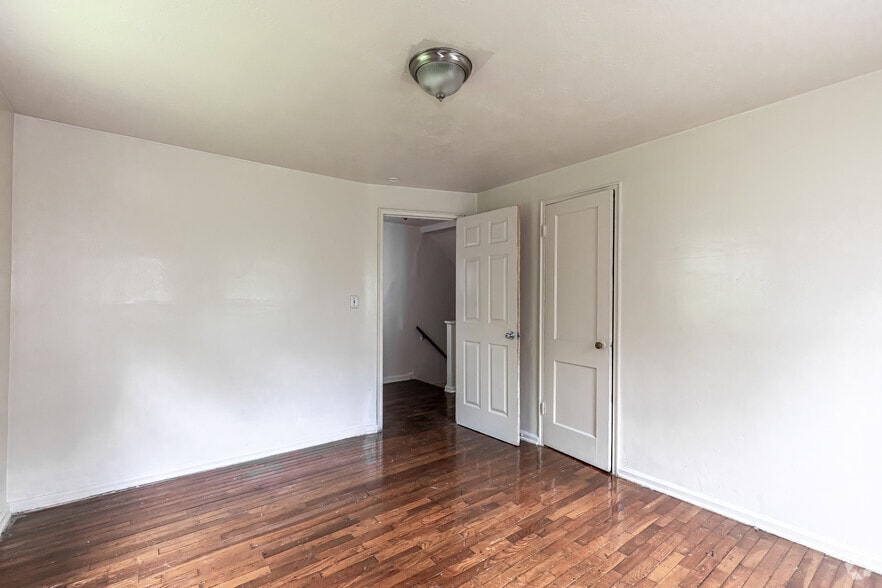 More Photos Of 35 Woodland Dr, Hartford Apartments For Sale