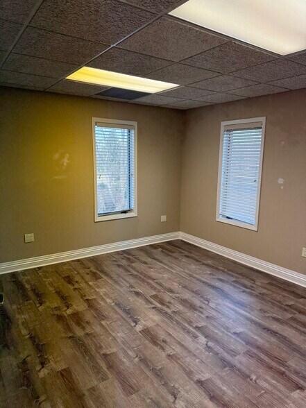 More Photos Of 193 Route 9, Manalapan Township Medical For Lease
