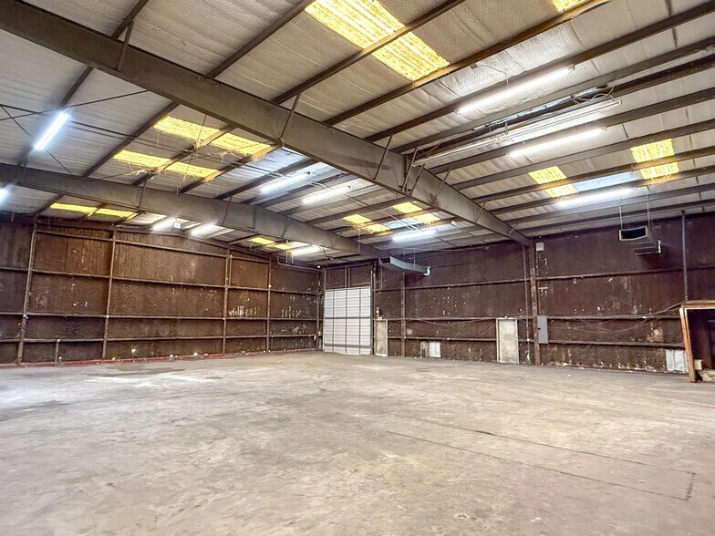 More Photos Of 13327 S Choctaw Dr, Baton Rouge Distribution For Sale