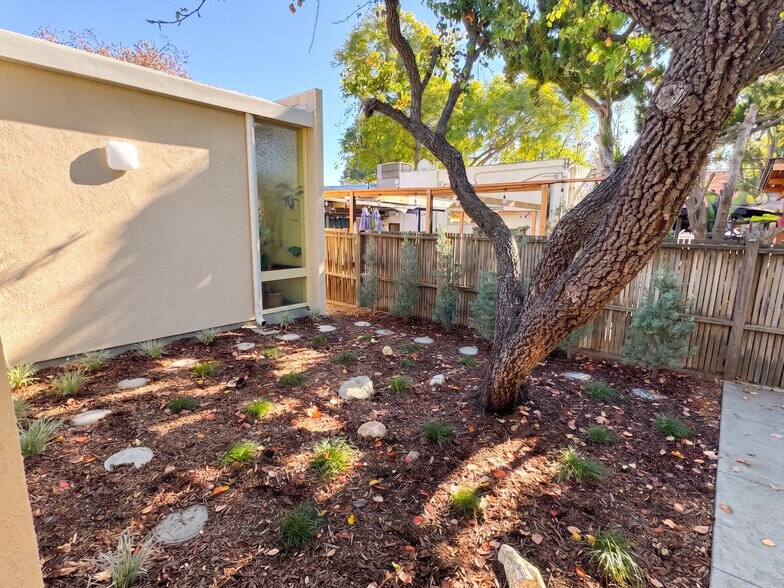 More Photos Of 319 Harvard Ave, Claremont Office For Sale
