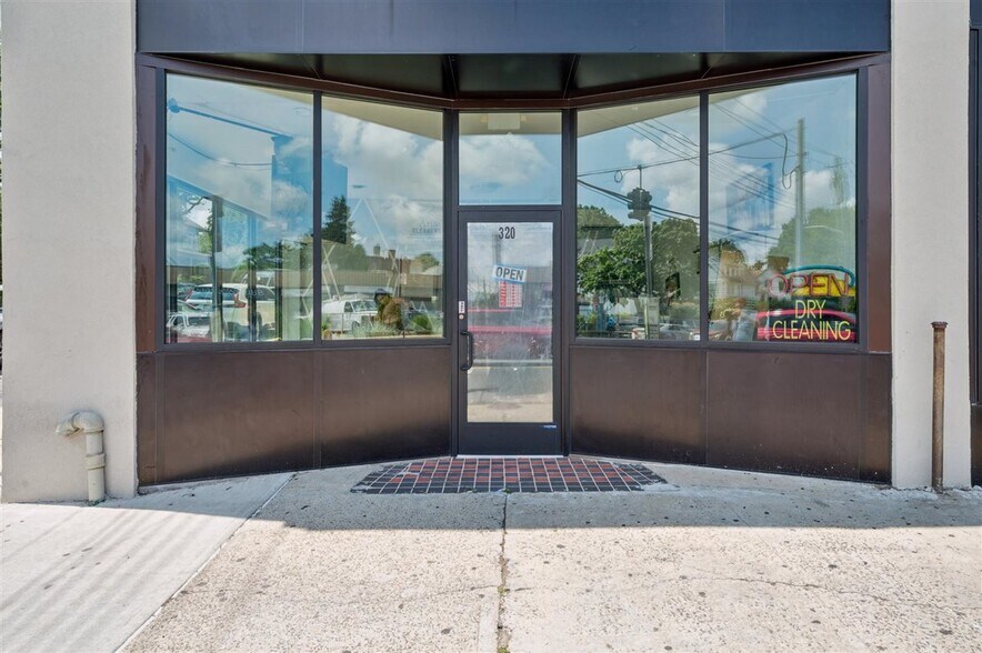 More Photos Of 320 Webster Ave, New Rochelle Storefront For Sale