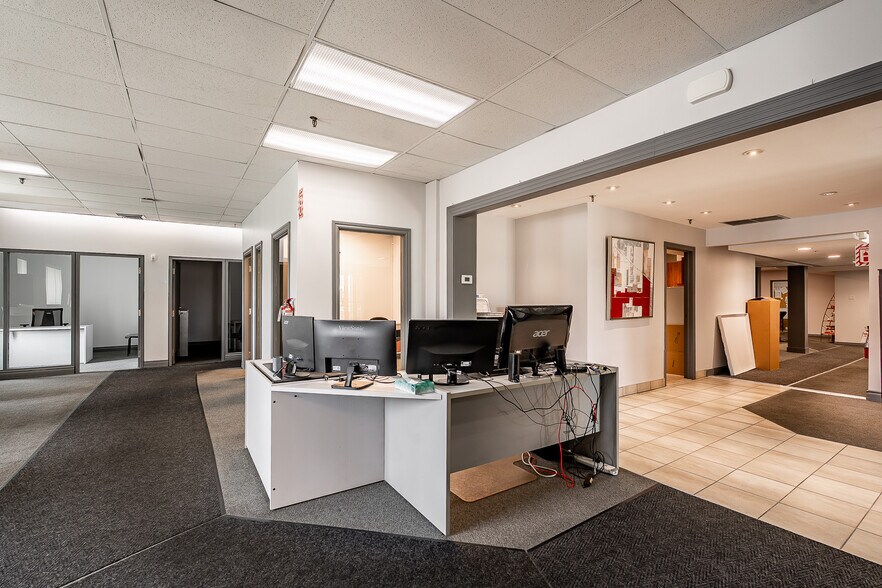 More Photos Of 1755 Rue Berlier, Laval Warehouse For Sale