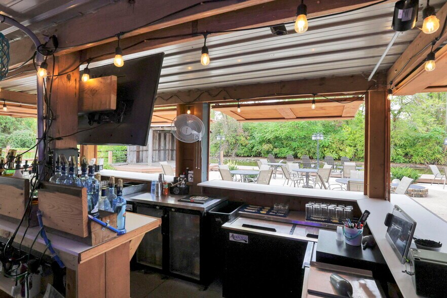 More Photos Of 14675 Zion Rd, Thornville Restaurant For Sale