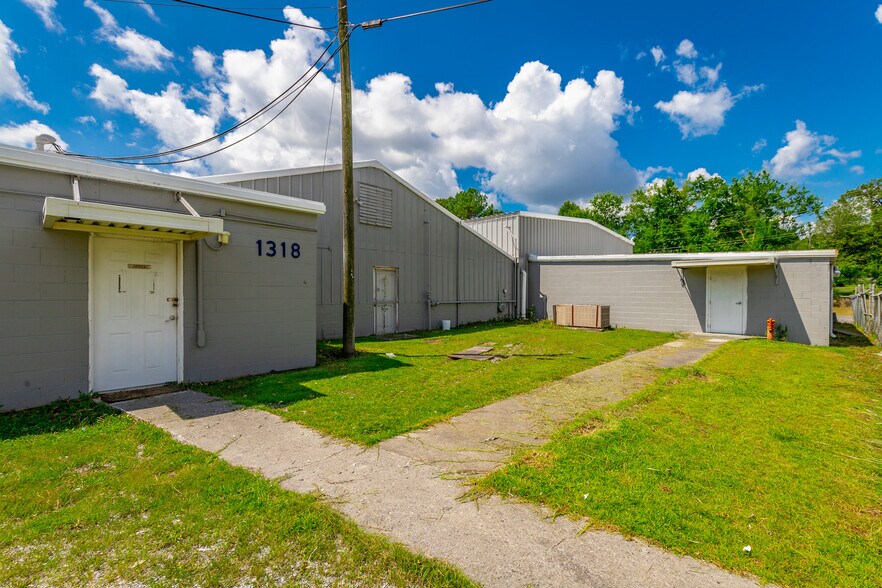 More Photos Of 1318 Underwood St, Dalton Warehouse For Lease