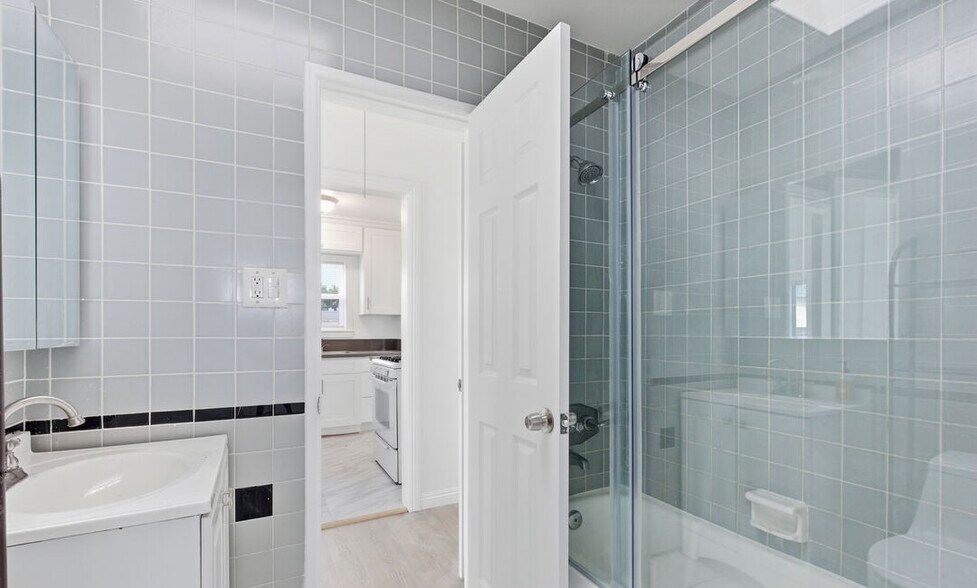 More Photos Of 2709 Santa Monica Blvd, Santa Monica Storefront Retail Residential For Sale