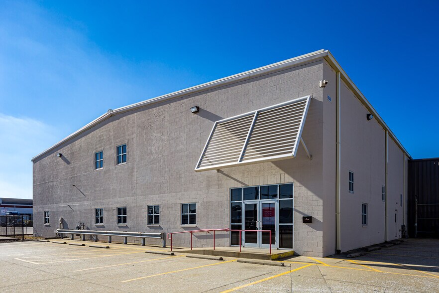 More Photos Of 4810 Crittenden Dr, Louisville Unknown For Lease