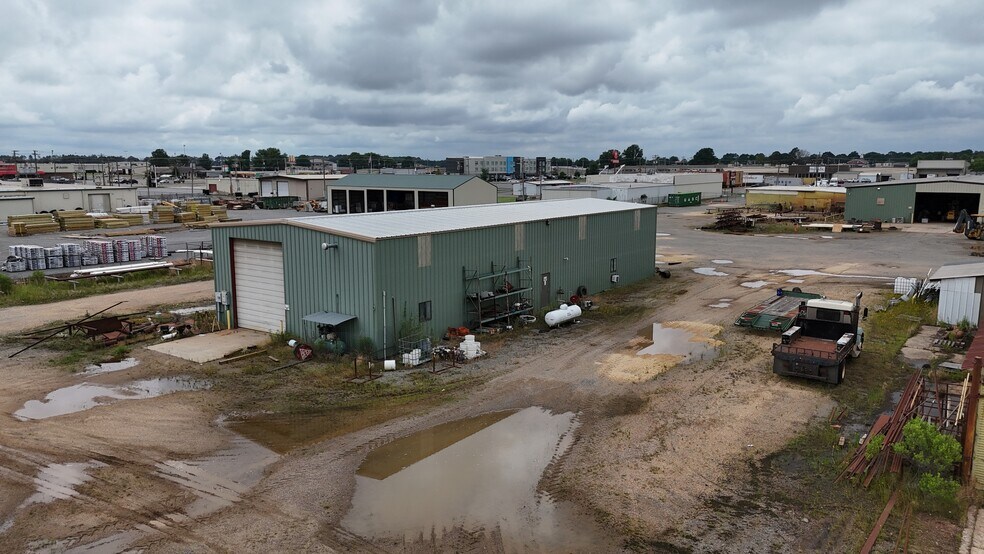 More Photos Of 2015 S Main St, Stuttgart Warehouse For Sale