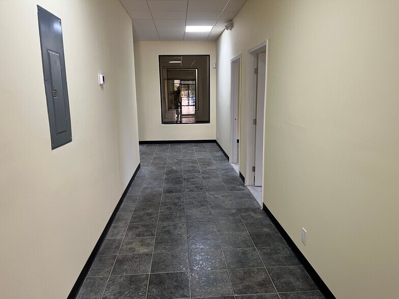 More Photos Of 3120-3131 E Riverside Dr, Fort Myers Research And Development For Sale