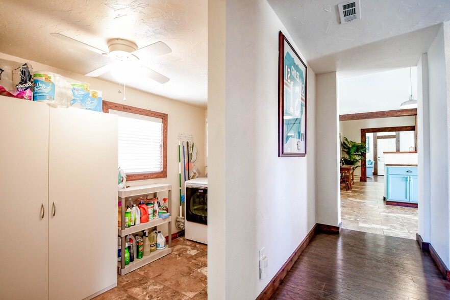 More Photos Of 512 N Travis St, Granbury Hospitality For Sale