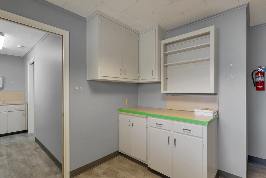 More Photos Of 151 W Washington St, Stayton Storefront Retail Office For Lease