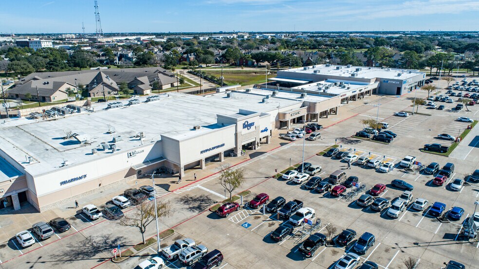 More Photos Of 8470-8592 N Highway 6, Houston Unknown For Lease