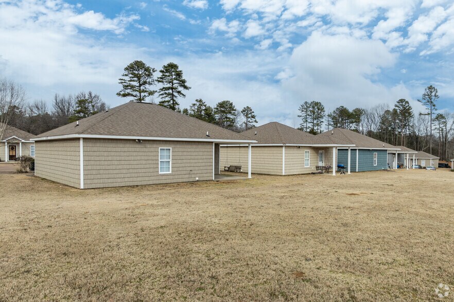 More Photos Of 360-372 Acadia Loop, Oxford Apartments For Sale