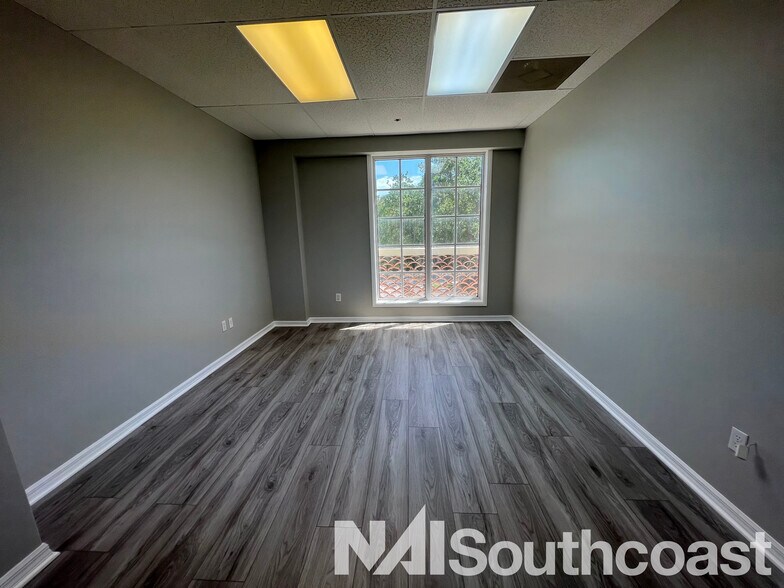 More Photos Of 7000 SE Federal Hwy, Stuart Office For Lease
