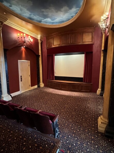 More Photos Of 2000 W Main St, St Charles General Retail For Lease